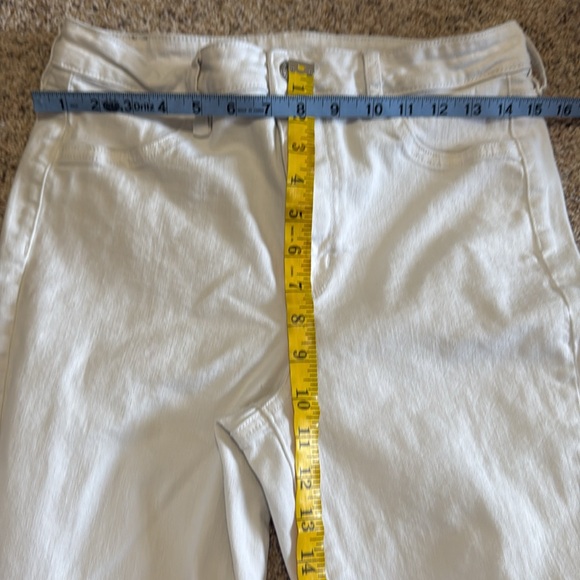 American Eagle white super high rise jegging in size 12 - Picture 5 of 8